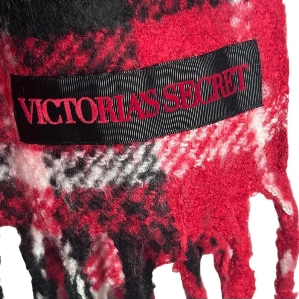 🌺 Victoria’s Secret Red Plaid Plush Scarf Long Muffler Fuzzy Fringed Ends